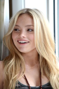 natalie-alyn-lind-photoshoot-in-new-york-city-october-2015_15.thumb.jpg.80d70e34cfb57ceedcaec5fc77209fc5.jpg