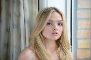 natalie-alyn-lind-photoshoot-in-new-york-city-october-2015_18.thumb.jpg.4507f41ea99659262f7789dcd1d9c7ee.jpg