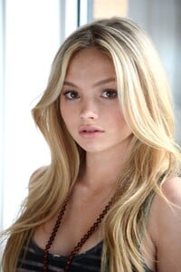 natalie-alyn-lind-photoshoot-in-new-york-city-october-2015_2.thumb.jpg.2d461b0513a63646a09e4fbcc1c5133e.jpg