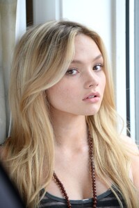 natalie-alyn-lind-photoshoot-in-new-york-city-october-2015_3.thumb.jpg.a6ce6ec1f90eb2536c222974a40285a0.jpg