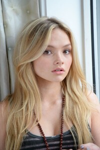 natalie-alyn-lind-photoshoot-in-new-york-city-october-2015_5.thumb.jpg.68c0f767747494243f45b675b98285a8.jpg