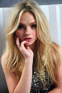 natalie-alyn-lind-photoshoot-november-20th-2015-_12.thumb.jpg.1408728062166e0a261b4fbf97ff0f2f.jpg