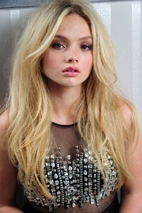 natalie-alyn-lind-photoshoot-november-20th-2015-_4.thumb.jpg.35668bddbef57ea5107d549d090384c3.jpg