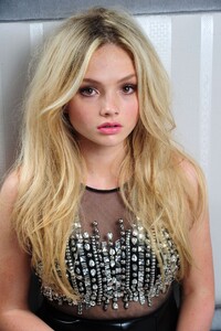 natalie-alyn-lind-photoshoot-november-20th-2015-_5.thumb.jpg.1f20ca64ee30530f5a86dcea3cd1a522.jpg