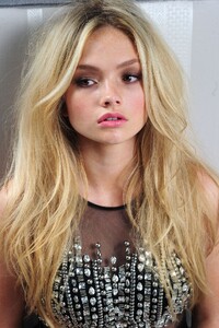 natalie-alyn-lind-photoshoot-november-20th-2015-_8.thumb.jpg.6da7ced64a9993ecf9f6facb44c7805e.jpg