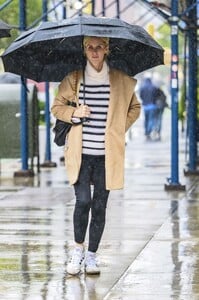 nicky-hilton-out-for-ice-cream-on-a-rainy-day-in-new-york-09-26-2023-0.jpg