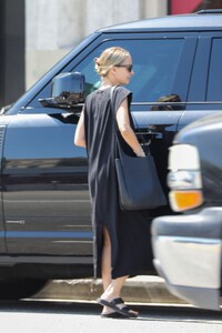 nicole-richie-out-shopping-in-los-angeles-09-08-2023-1.jpg