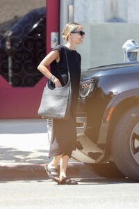 nicole-richie-out-shopping-in-los-angeles-09-08-2023-3.jpg