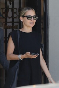 nicole-richie-out-shopping-in-los-angeles-09-08-2023-4.jpg