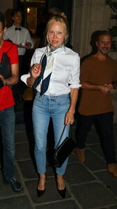 pamela-anderson-out-for-dinner-with-friends-at-saint-germain-des-pres-restaurant-in-paris-09-26-2023-5.jpg