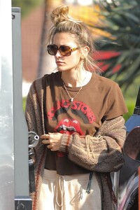 paris-jackson-at-a-gas-station-in-west-hollywood-09-20-2023-4.jpg