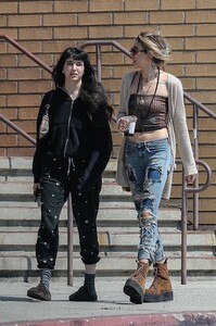 paris-jackson-out-with-a-friend-in-los-angeles-09-25-2023-0.jpg