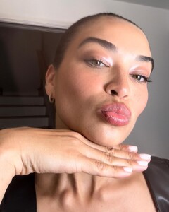 shaninamshaik_374763030_1148564566101192_2506941496149094630_n.jpg