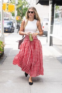 sofia-richie-out-at-nyfw-in-new-york-09-08-2023-5.jpg