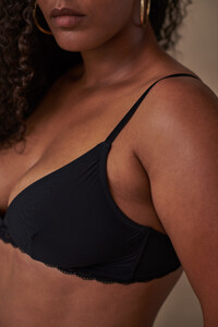 yse-soutien-gorge-triangle-corps-et-ame-noir1.thumb.jpg.39b8c6fa6de366efcc7ad864044359c4.jpg