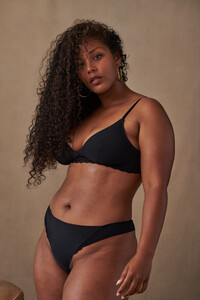 yse-soutien-gorge-triangle-corps-et-ame-noir2.thumb.jpg.73f90e8dc0d4b04f81f5cdebfcf74bb9.jpg