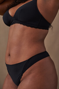 yse-string-corps-et-ame-noir1.thumb.jpg.1486d709dd0468cb42a8160350725797.jpg