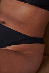 yse-string-corps-et-ame-noir2.thumb.jpg.20dc4db765bfe65d8633d5f05c9c6b74.jpg