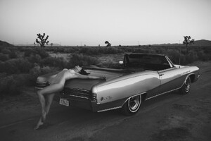 -ero-monochrome-Polly-Furnival-Stefan-Rappo-(photographer)-5191608.thumb.jpg.164242eb0c3d670fb7a35db9ac7a2843.jpg