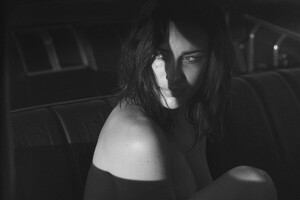 -ero-monochrome-Polly-Furnival-Stefan-Rappo-(photographer)-5191610.thumb.jpg.336a8732ada6ba8d124159090298d988.jpg