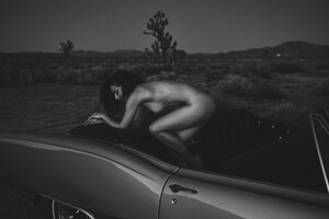 -ero-monochrome-Polly-Furnival-Stefan-Rappo-(photographer)-5191613.thumb.jpg.3d7fae4531bb157b0a09cd5194bf21dd.jpg