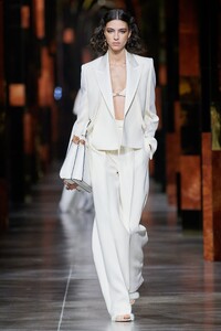 00004-Fendi-Spring-22-rtw-Milan-credit-gorunway.thumb.jpg.b6e295baca05bb95e2a2880537b110c6.jpg