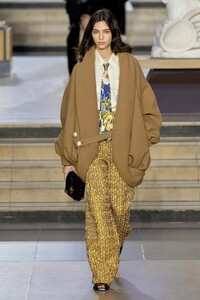 00004-louis-vuitton-fall-2022-ready-to-wear-paris-credit-filippo-fior-gorunway.thumb.jpg.2e99bec01781aeca9283132f3ca37991.jpg