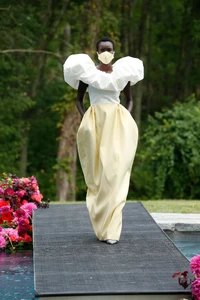 00005-Christian-Siriano-Spring-21-RTW.thumb.webp.1b08e6a5013df674c007cd6ec96d077e.webp