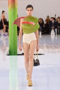 00007-loewe-spring-2023-ready-to-wear-credit-gorunway.thumb.jpg.e6e517b79b4d11af83f1c24fc44fbad1.jpg