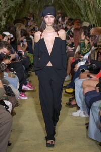 00008-Coperni-RTW-Spring-22-Paris-credit-brand.thumb.jpg.b1f9374100e9ae06753305d700e9bb18.jpg