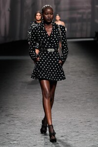 00009-chanel-spring-2023-ready-to-wear-credit-gorunway.thumb.jpg.c8cf009354e608c97e9a742e6d314e4c.jpg