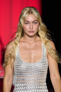 00010-chloe-spring-2023-ready-to-wear-details-credit-gorunway.thumb.jpg.e8a4819a2e41d32f006f548a22b9281f.jpg