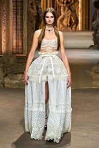00015-christian-dior-spring-2023-ready-to-wear-credit-gorunway.thumb.jpg.4d460099628a73f0173129aa73925a2d.jpg