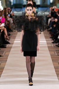 00023-Schiaparelli-Couture-Spring-22-credit-Gorunway.thumb.jpg.970c7ba556fd5d0a0de4b2af08f03e5a.jpg