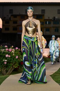 00025-emilio-pucci-spring-2023-ready-to-wear-credit-gorunway.thumb.jpg.435d877795f7d2fb907c409c3a614e99.jpg