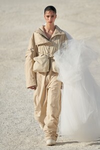 00025-jacquemus-fall-2022-ready-to-wear-credit-gorunway.jpg