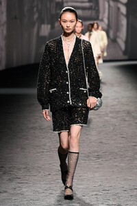 00027-chanel-spring-2023-ready-to-wear-credit-gorunway.thumb.jpg.420a61e0c67cfc3ec2b9a23ba2d48268.jpg