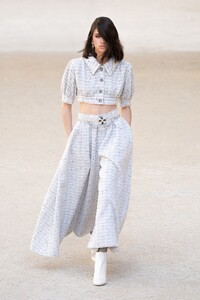 00035-Chanel-Resort-2022.thumb.jpg.1aee03cc5aea110a9cc8117bf04f000d.jpg