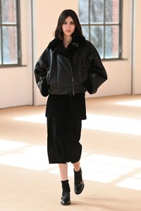 00038-Max-Mara-Fall-21-RTW.thumb.jpg.72c2a98c2f924082df5c8620ebacc04d.jpg