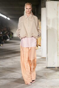 00040-dries-van-noten-spring-2023-ready-to-wear-credit-gorunway.thumb.jpg.21fb95957941863bad7eeeeda0703b25.jpg