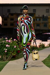00040-emilio-pucci-spring-2023-ready-to-wear-credit-gorunway.thumb.jpg.7783dd5acb76433c0087f03abb7d2fc3.jpg