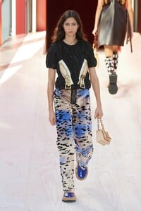 00042-louis-vuitton-spring-2023-ready-to-wear-credit-gorunway.thumb.jpg.d8fb59c758e0b86ba425b86b3d3a670d.jpg