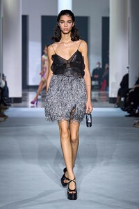 00044-Lanvin-RTW-Spring-22-Paris-credit-Gorunway.thumb.jpg.40ca8d87a97a65b81753395dfe959dfd.jpg