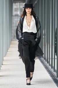 00056-Chanel-Pre-Fall-22-Paris-credit-gorunway.jpg