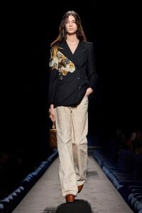 00058-dries-van-noten-fall-2023-ready-to-wear-credit-gorunway.thumb.jpg.d219de5b7c373a9890230c5a11a35832.jpg