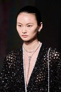 00066-chanel-spring-2023-ready-to-wear-details-credit-gorunway.thumb.jpg.d2f60000f66f7a0b2a361102d30ae318.jpg
