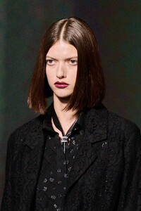 00146-chanel-spring-2023-ready-to-wear-details-credit-gorunway.thumb.jpg.6bc27289455dc874673228f591bd8683.jpg