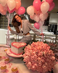 [2023.10.24] izabelgoulart_395490755_341802665197171_3289001253188787214_n.jpg