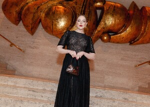 389061485_liz-001.jpg