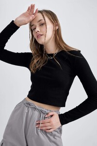 A8311AX_23AU_BK81_04_01.jpg